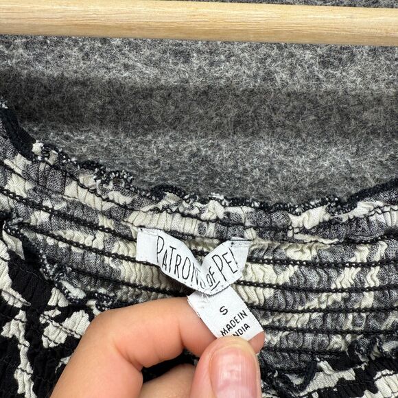 Patrons of Peace Jumpsuit  Women S Small White Geometric V-Neck Short Sleeve - Picture 4 of 8